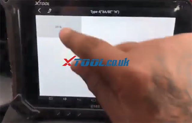Toyota Innova Crysta H Chip کلید اضافی را از طریق XTOOL X100 PAD2 03 اضافه می کند