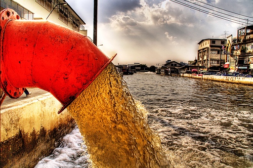 KimintekHijau com Pencemaran  Air Sungai di Surabaya