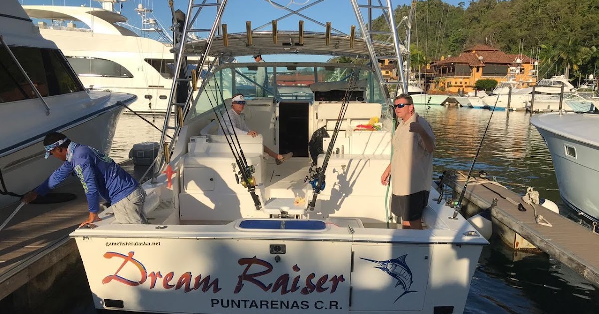 What is fad fishing and why it is popular in Costa Rica?