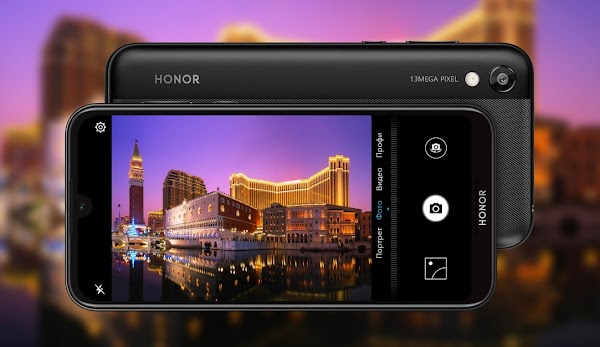 Honor 8S, Smartphone Dengan Cover Belakang Menawan 