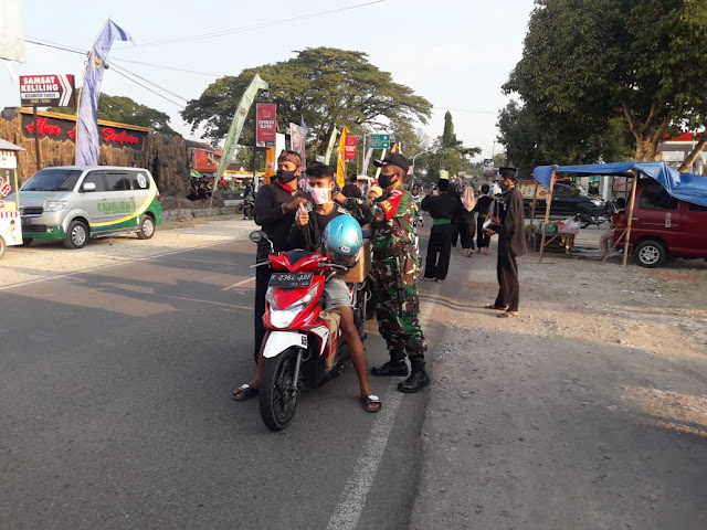 Perguruan Pencak Pagar Nusa Cabang Sragen Ranting Tangen Bagikan Masker Gratis