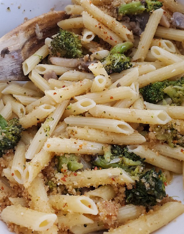 this is a pasta with wine sauce broccoli and mushrooms