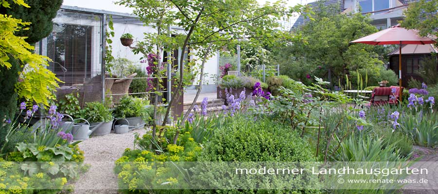 Moderner Landhausgarten mit Blumenbeeten, Rabatten, Bauerngartenblumen, Bepflanzung Landhausgarten, schöne Landhausgärten, Landhausgarten in München