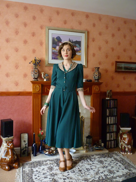 leopard and emerald 1940s outfit via lovebirds vintage