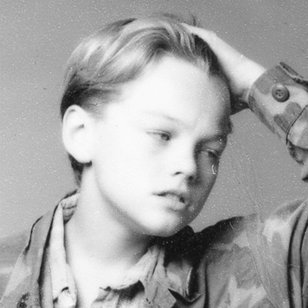 Awesome Photos of Teenage Leonardo DiCaprio Showing off His Emotional