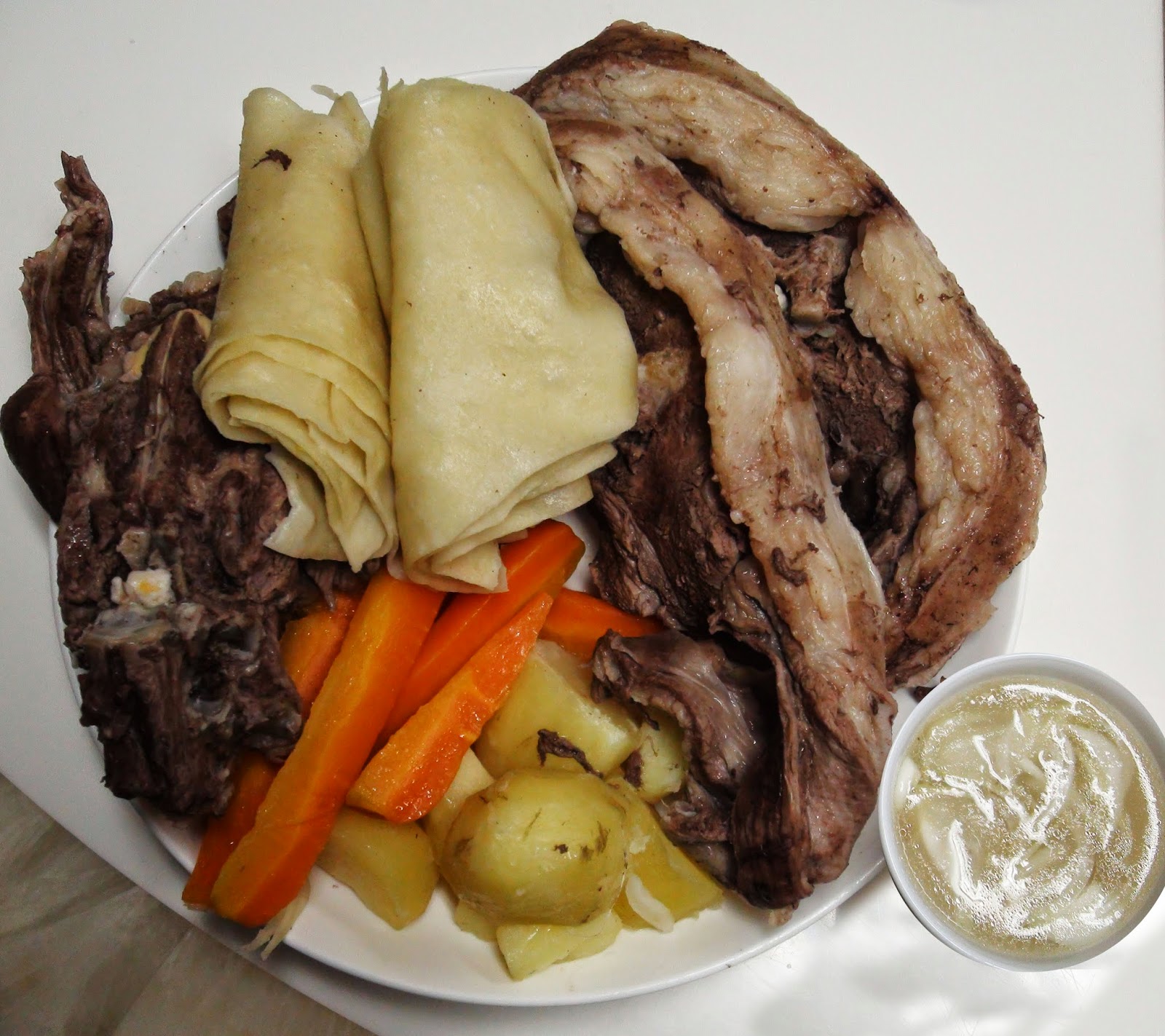 Монголия блюда национальные хорхог. Аруул монгольский. Еда в монголии. Монголия блюда национальные хорхог. Монголия еда национальная.