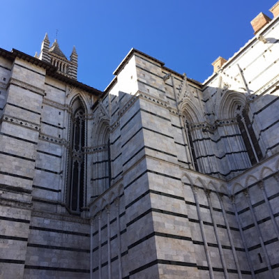 Duomo di Siena: punto di congiunzione tra il Duomo vecchio e quello nuovo la finestra storta