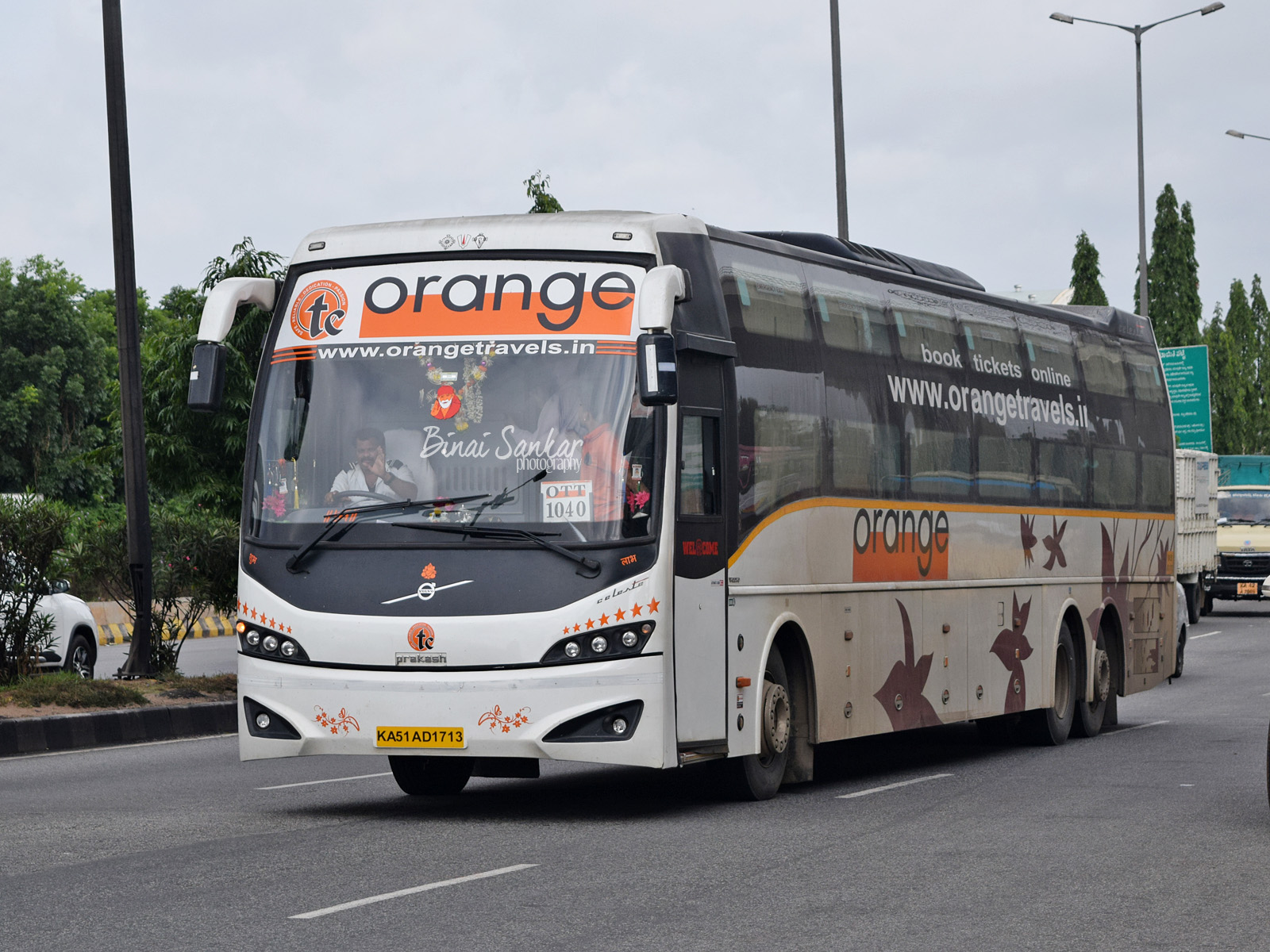 Pune to Bengaluru Orange Travels Volvo B11R Celeste!
