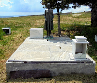 το ταφικό μνημείο του Χριστόδουλου Γαλάνου στη Βλάστη