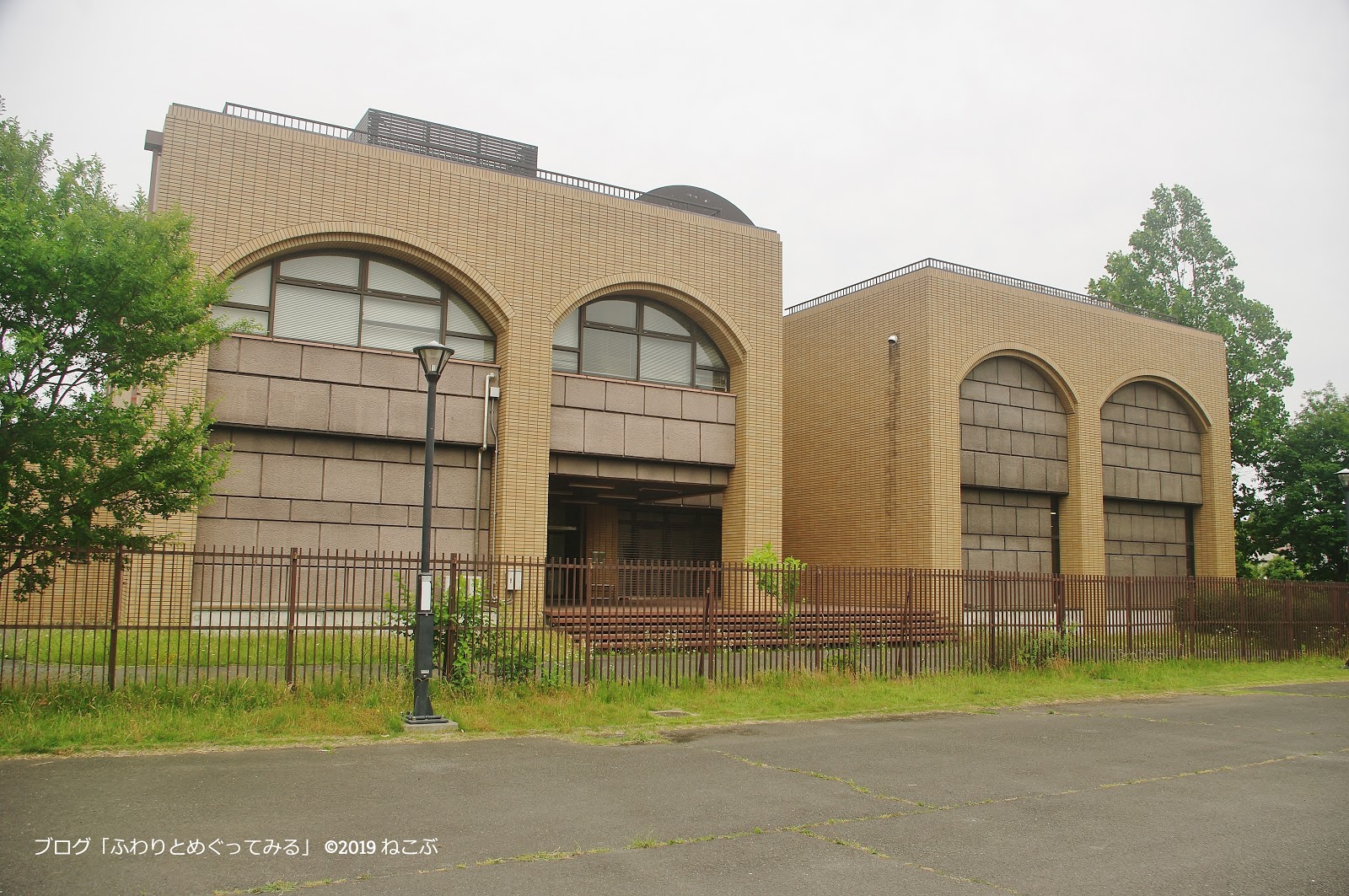 ふわりとめぐってみる あさおふれあいの丘(川崎市麻生区) 水辺で遊べる屋上☆ アート的な構造物 周辺にも緑 ふわりとめぐってみる あさおふれあいの丘(川崎市麻生区) 水辺で遊べる屋上☆ アート的な構造物 周辺にも緑