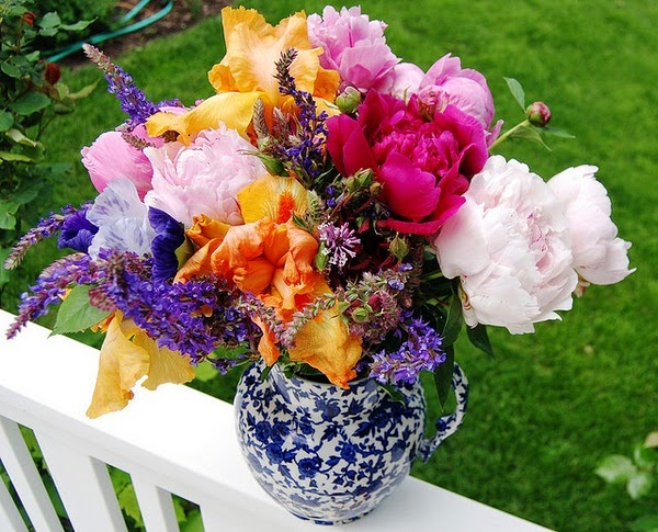 How to arrange flowers to decorate