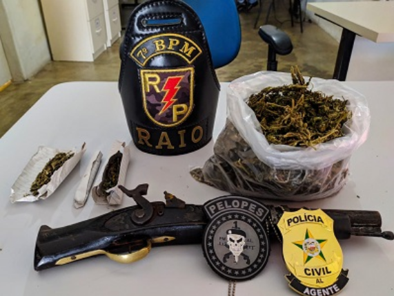  Polícia apreende arma artesanal e drogas em Santana do Ipanema