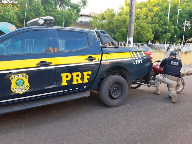 Motocicleta roubada há 14 anos é recuperada e jovem é preso no norte do Piauí