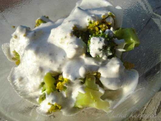 Broccoli florets with Gorgonzola dressing by Laka kuharica: Crisp broccoli with savory blue cheese dressing.