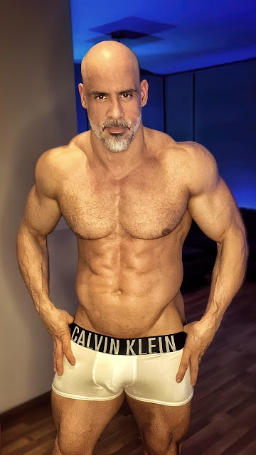 Hot Silver-Haired Daddy - Culeroconnor