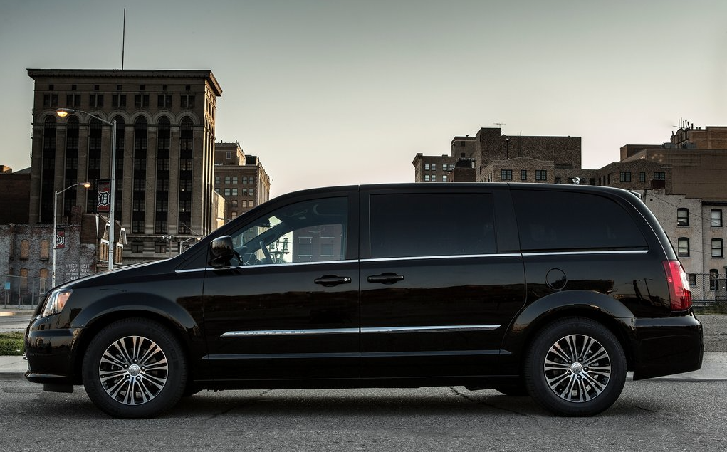 2014 Chrysler Town & Country S black