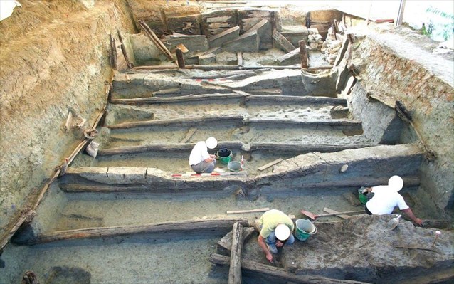 Στο «φως» εντυπωσιακή πισίνα από ξύλο βελανιδιάς, ηλικίας 3.400 ετών