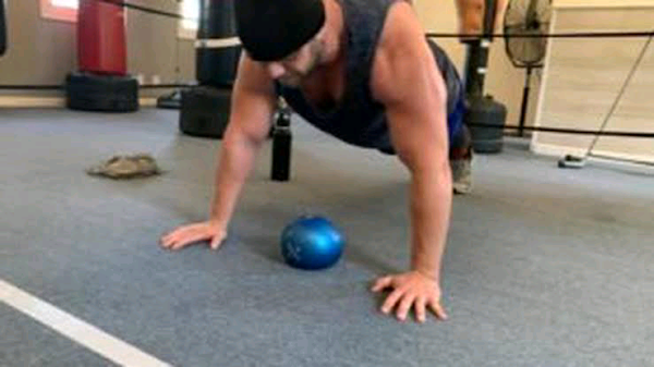 North Carolina man breaks record with 3,050 pushups in one hour|interesting news|