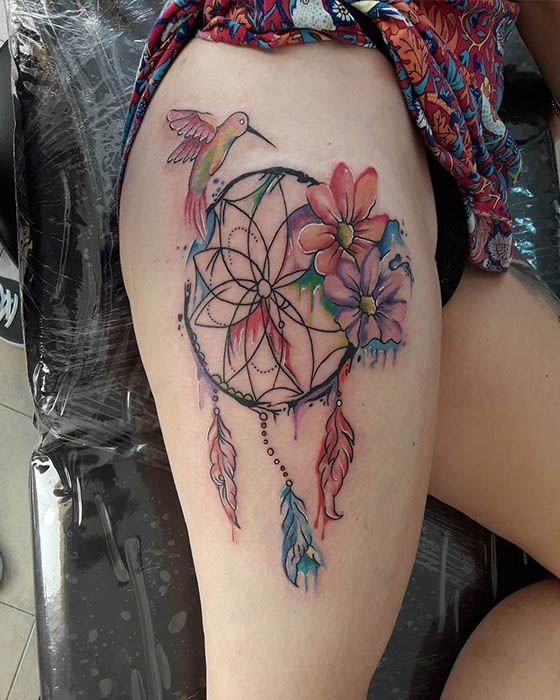 Featured image of post Tatuajes De Mujer En La Pierna Atrapasueños