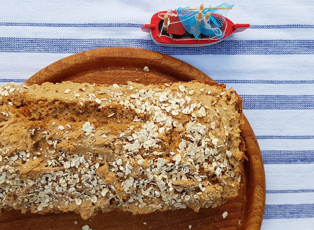 Rezept: Blitzschnelles Haferflockenbrot ohne Gehenlassen. Brot mit Haferflocken ist lecker, gesund und schnell gebacken!