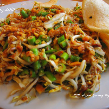 Karedok & Beras Kencur di RM.Ayam Goreng Ny.Suharti