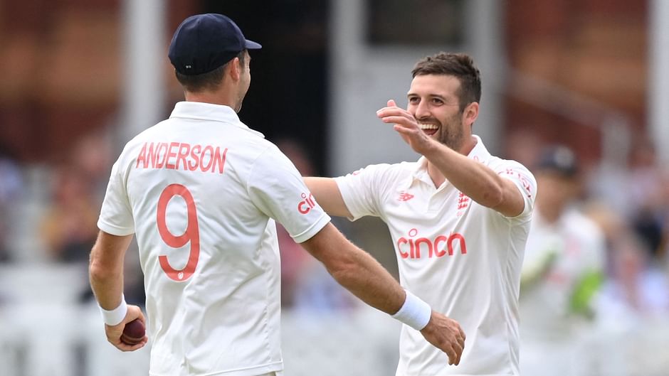 Five-wicket Anderson stars for slipshod England against India