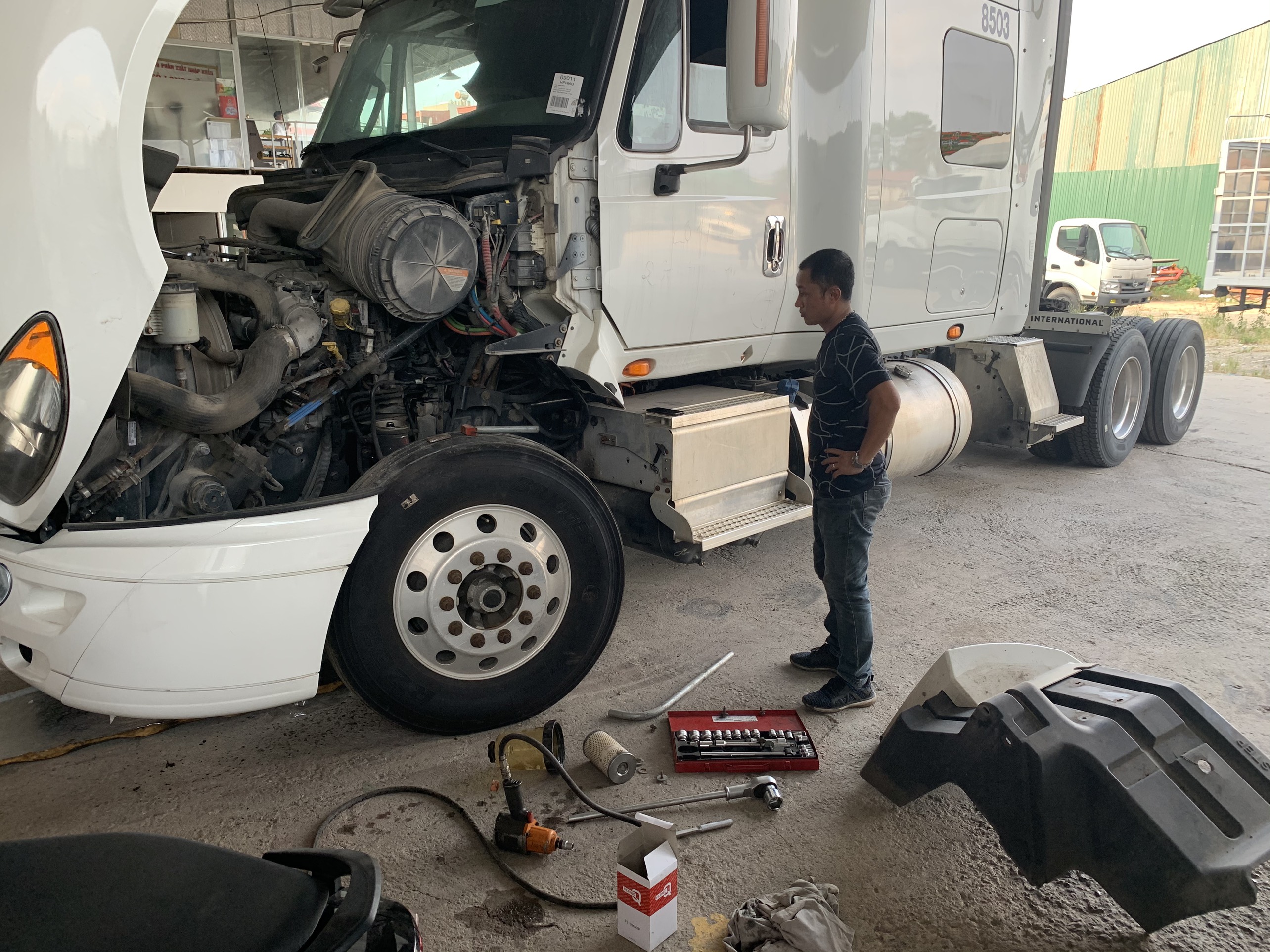 Mua bán xe tải giá rẻ: Gara sửa chữa xe tải uy tín tại Hà Nội