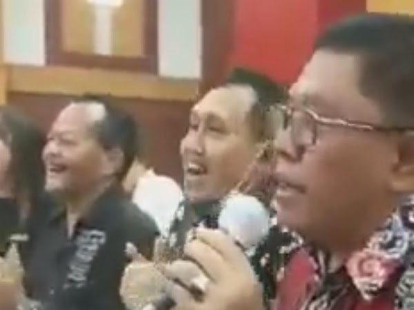 Viral Video Wali Kota Blitar Nyanyi Sambil Joget Tanpa Masker