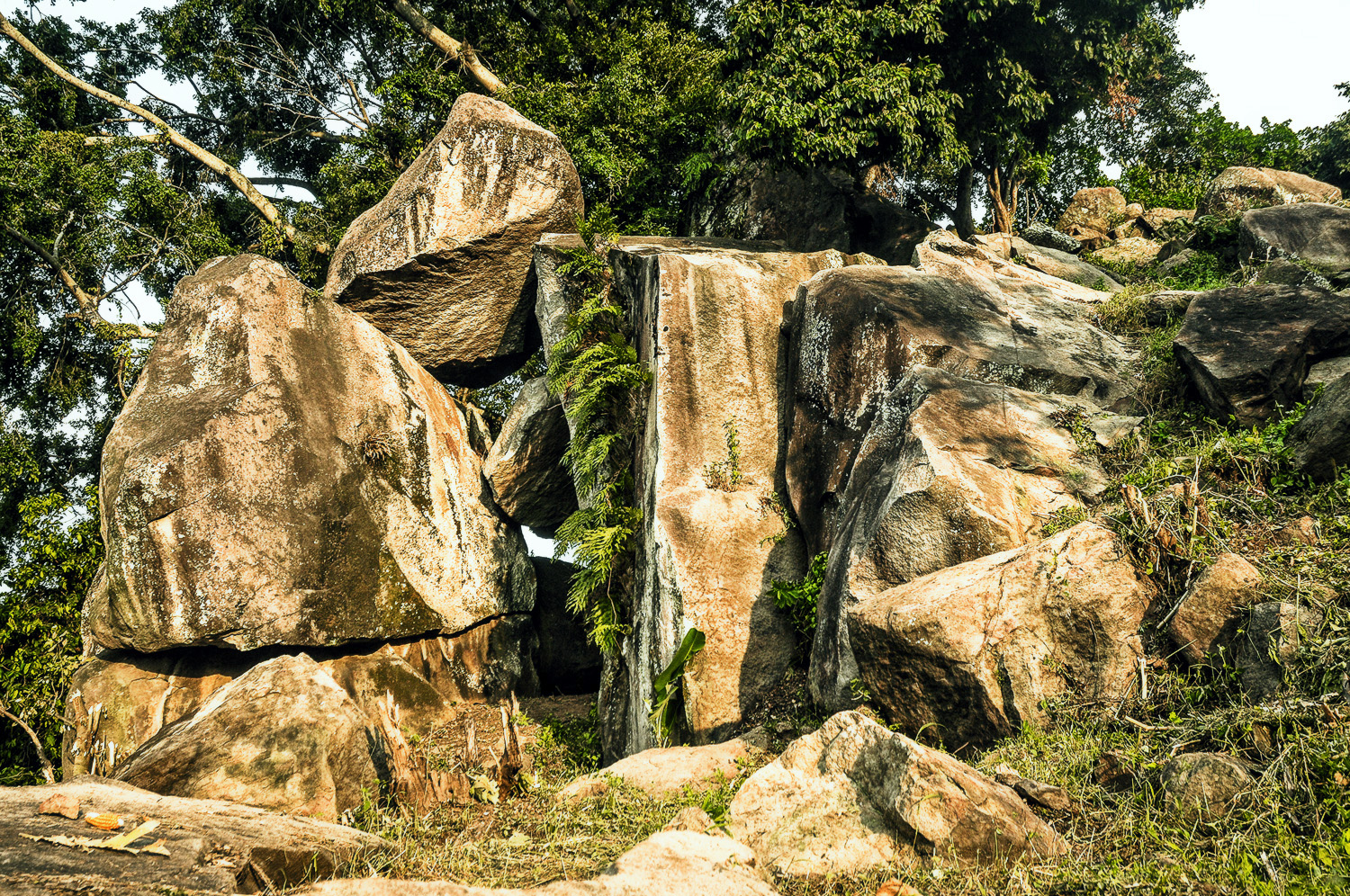 Hasil gambar untuk watu gandul bojonegoro