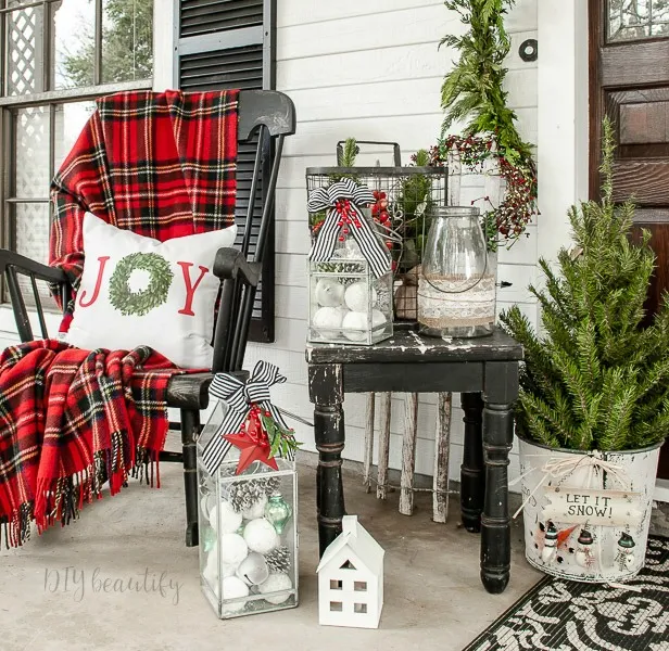 Fun Ways to Use Vintage Finds in your Outdoor Decorating - Lora