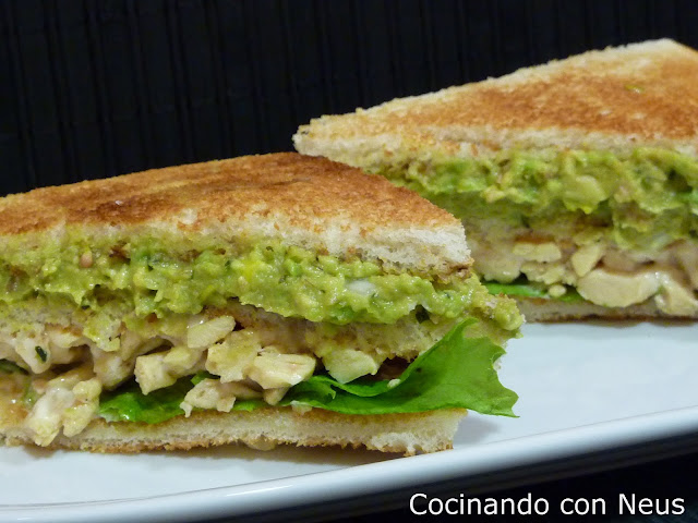  Sandwich de pollo con aguacate 