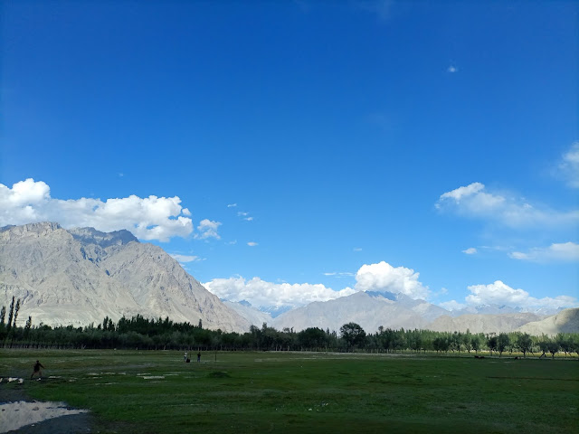 بلتستان کے خوبصورت وادی سکردو کے کچھ خوبصورت مقامات کے نظارے   Views of some beautiful places in the beautiful Skardu Valley of Baltistan