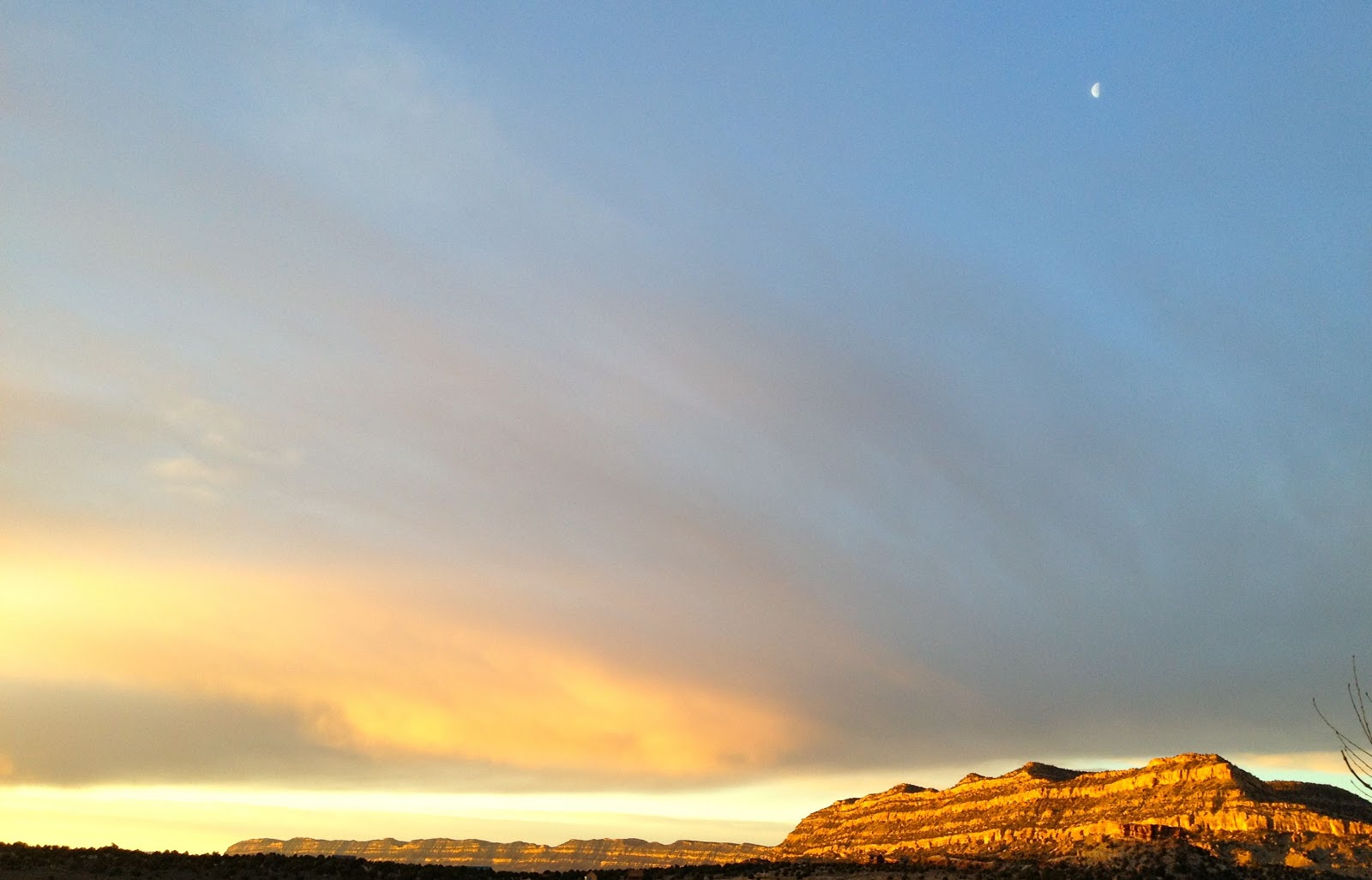 Escalante & Boulder UTAH Chamber of Commerce Clouds Unite Escalante Ut