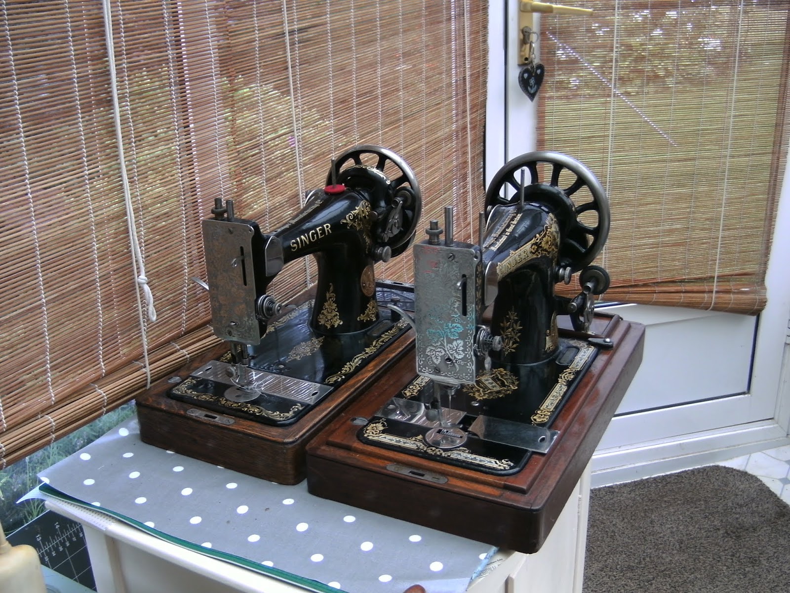 Granny's Button Box Singer Sewing Machine 28K Coffin Top