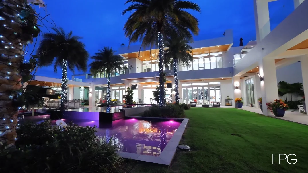 163 Interior Photos vs. 1104 Seminole Blvd, North Palm Beach, FL Ultra Luxury Modern Mega Mansion Tour