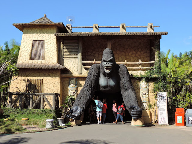Monga, A Mulher-Gorila, atração ainda está em funcionamento no parque ...