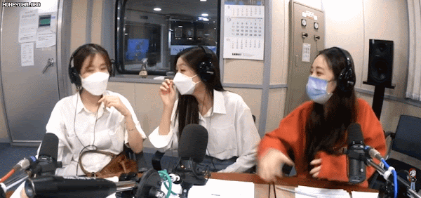 곰 알러지 없는 지애만 모른는 단톡방이 있을지도  똘아이 깡깡 명은 똑똑한 수정이  곰텐