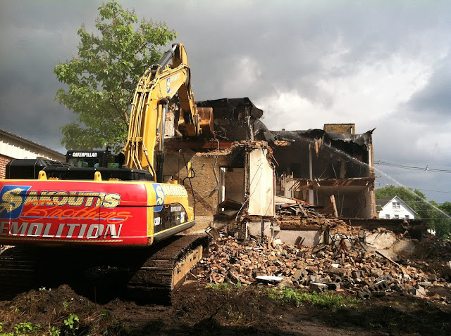 MEC&F Expert Engineers : 3-alarm fire after large piles of garbage MEC&F Expert Engineers : 3-alarm fire after large piles of garbage