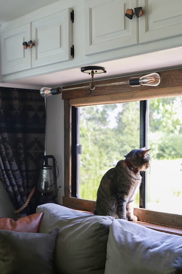 Antes y después de una autocaravana reformada con mucho encanto_37