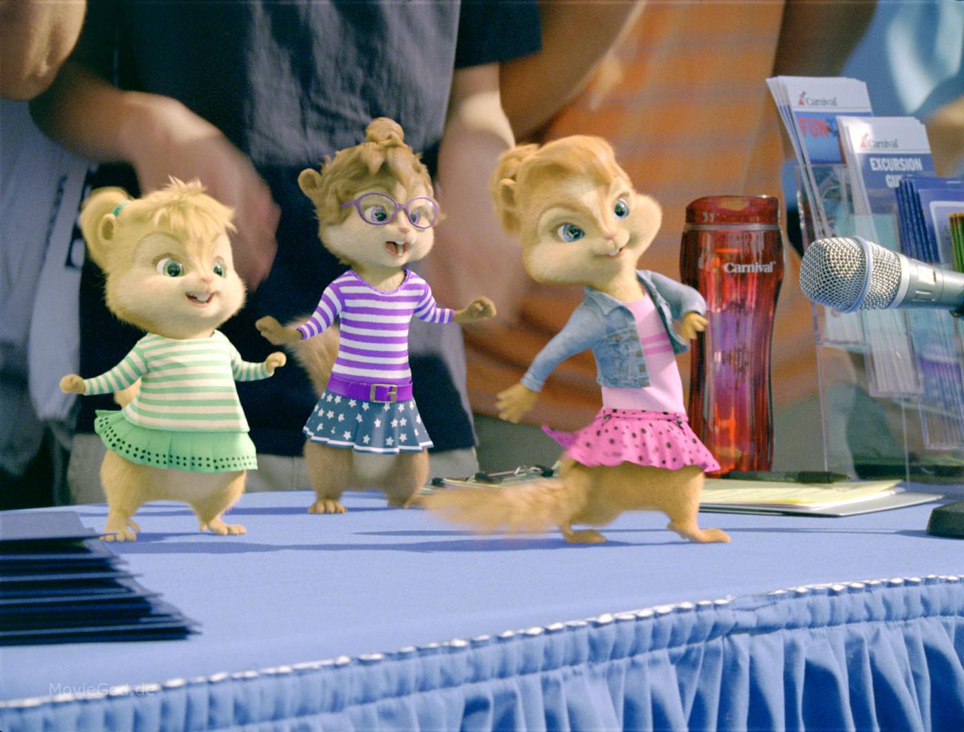 The Chipettes sing.