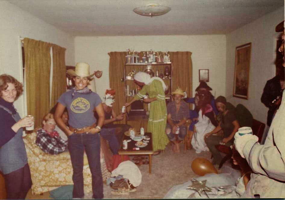 A 70�s Halloween retropotamus