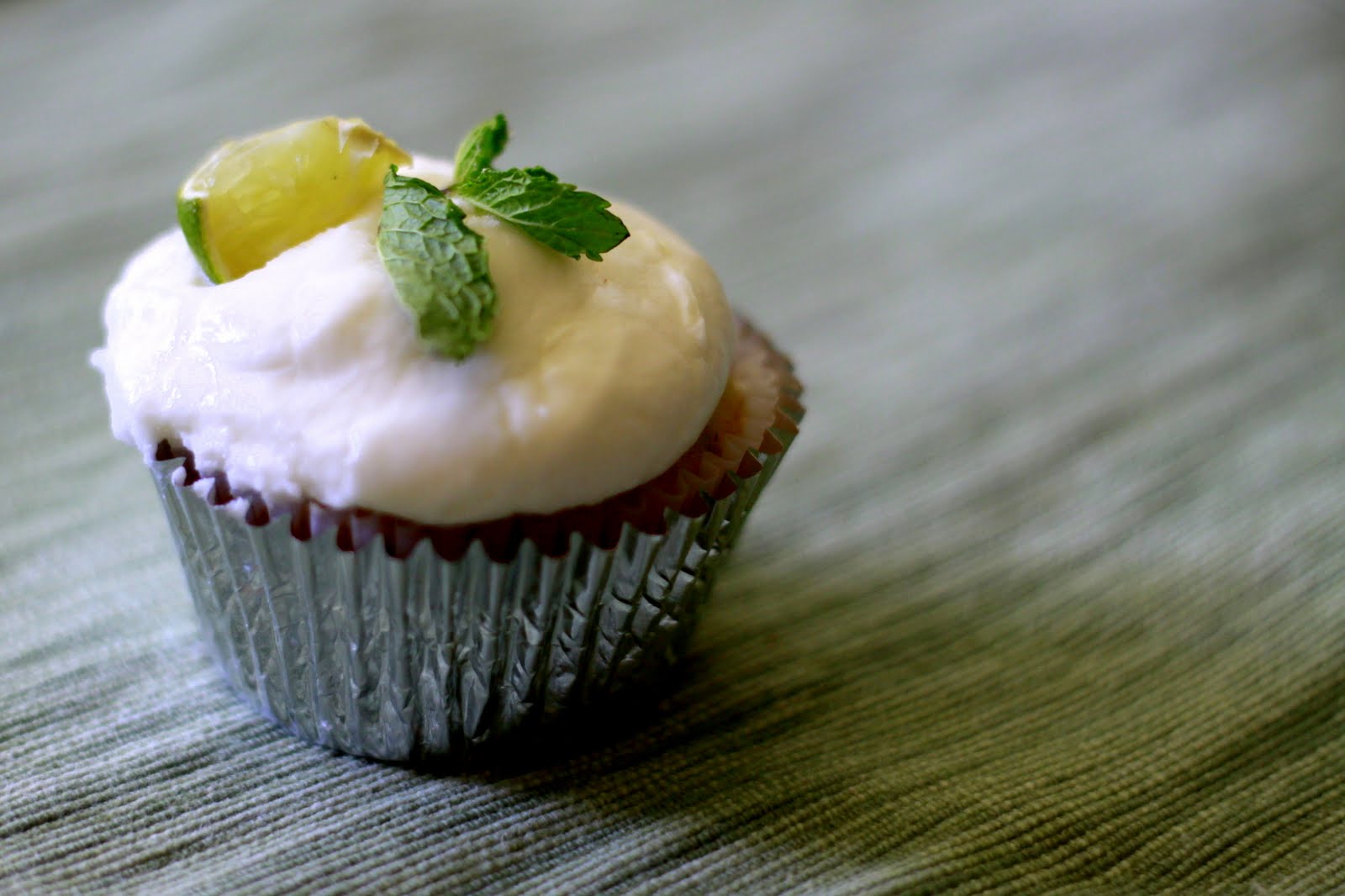 lapetiteboulangette: Mojito cupcakes and a new leaf