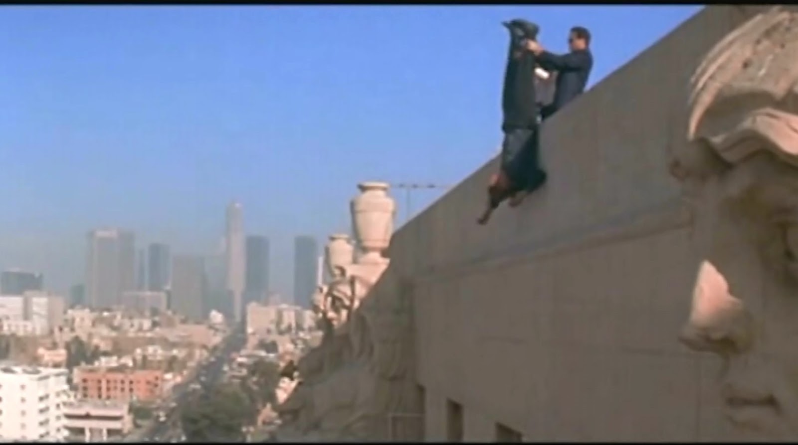 outro do mesmo estilo por ser visto em the ultimate hardgore splatter tape enfim não faço ideia