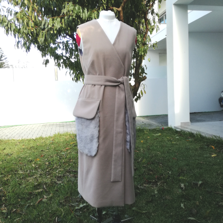 Couture et Tricot Selfdrafted long vest with belt and faux fur patch