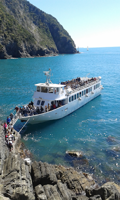 boat in cinque terre