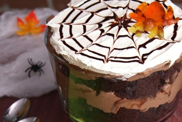 Chocolate Spider Trifle #chocolate #desserts