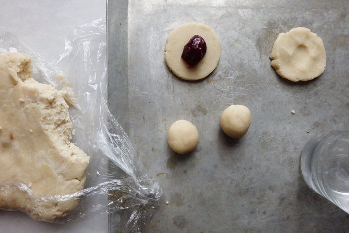dough rounds on baking sheet with jam