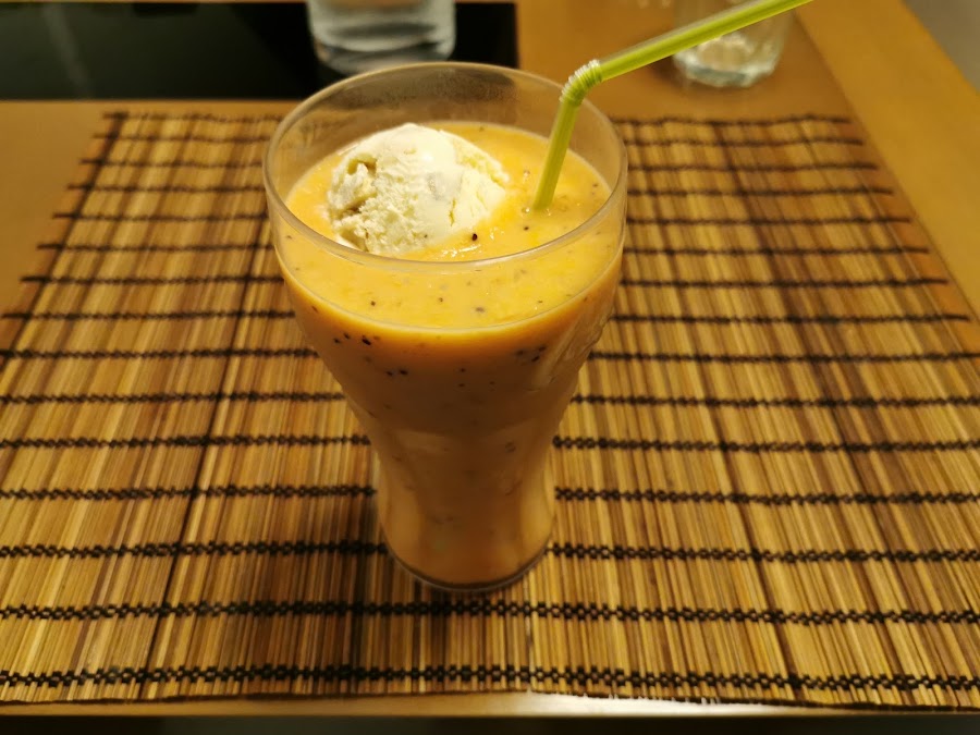 Smoothie de frutas con helado