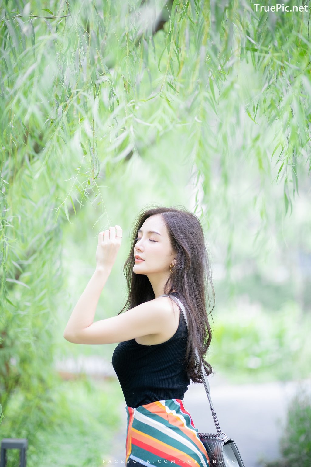 Image-Thailand-Model-Rossarin-Klinhom-Beautiful-Girl-Lost-In-The-Flower-Garden-TruePic.net- Picture-18