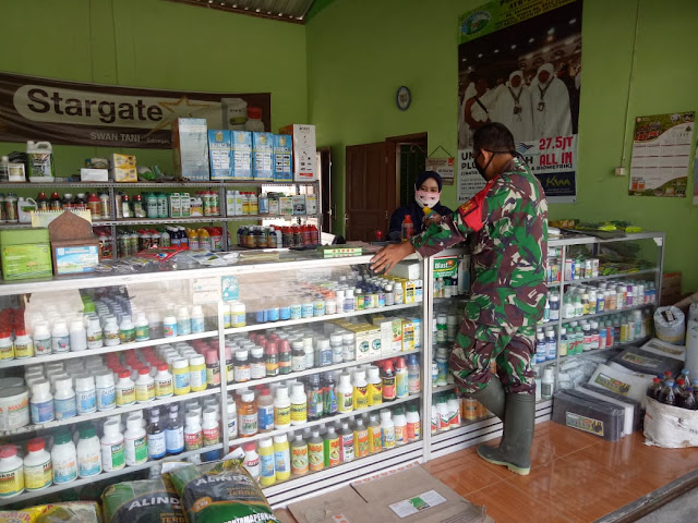 Cegah Terjadinya Kelangkaan Pupuk, Babinsa Karangtalun Cek Langsung Ke Distributor Cegah Terjadinya Kelangkaan Pupuk, Babinsa Karangtalun Cek Langsung Ke Distributor